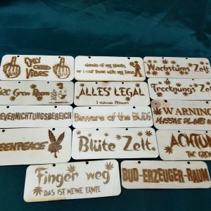 Gravierte Grow-Schilder